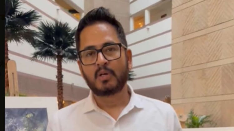 Bengal: - Bengal: BJP विधायक हिरण चटर्जी की पत्नी ने लगाया उत्पीड़न का आरोप, दूसरी महिला से कथित शादी पर FIR दर्ज