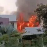 बेल्लारी - बेल्लारी में सियासी आगजनी: मॉडल हाउस फूंका गया, भाजपा विधायक के परिजन ने कांग्रेस समर्थकों पर लगाया आरोप