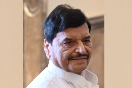 Etawah: - Etawah: शिवपाल ने सरकार पर साधा निशाना, बोले- शंकराचार्य के साथ गंगा मइया का भी किया अपमान