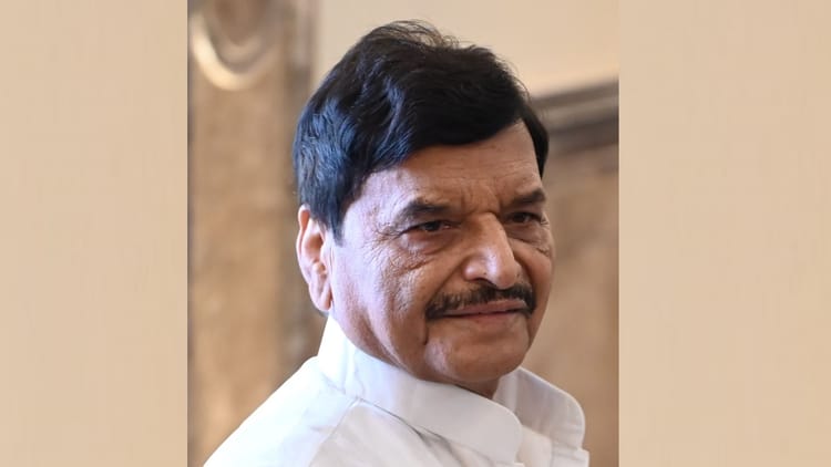 Etawah: - Etawah: शिवपाल ने सरकार पर साधा निशाना, बोले- शंकराचार्य के साथ गंगा मइया का भी किया अपमान