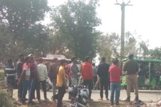 Lakhimpur - Lakhimpur Kheri: गन्ना लदी ट्रैक्टर-ट्रॉली से टकराई बाइक, युवक की मौत, साथी की हालत नाजुक