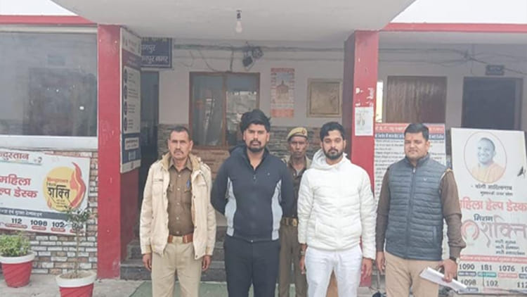 Kanpur: - Kanpur: दो पक्ष लड़ते हुए पुलिस चौकी में घुसे, तोड़फोड़, दरोगा से हाथापायी
