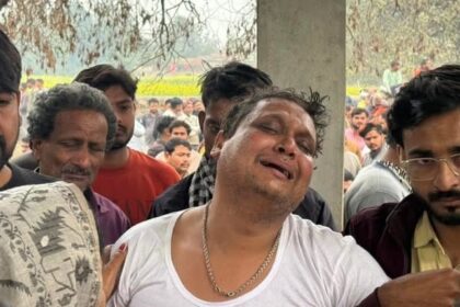 आयुष - आयुष हत्याकांड: अर्थी उठी तो बिलख पड़ा हर कोई, मां बोली- मेरे लाल ने किसी का क्या बिगाड़ा था...जो उसे मार डाला