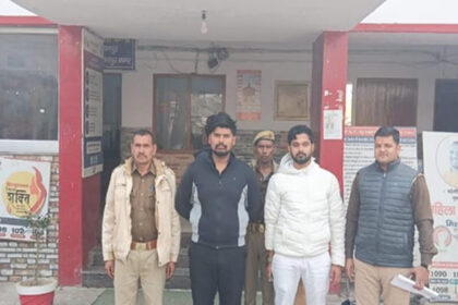 Kanpur: - Kanpur: दो पक्ष लड़ते हुए पुलिस चौकी में घुसे, तोड़फोड़, दरोगा से हाथापायी