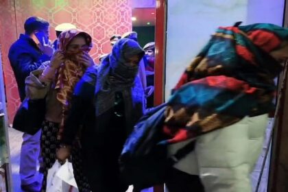 Aligarh: - Aligarh: स्पा सेंटर की आड़ में चल रहा था देह व्यापार का धंधा, सात युवतियों सहित 14 दबोचे, ये भी मिला..!