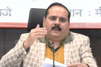 UP News: - UP News: एसआईआर में अच्छा काम करने वाले अधिकारियों को इटली भेजेगा आयोग, छह जिला निर्वाचन अधिकारी सम्मानित