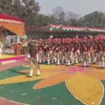 लखीमपुर - लखीमपुर खीरी में गणतंत्र दिवस की धूम: राज्यमंत्री ने ली परेड की सलामी, बच्चों ने बिखेरे देशभक्ति के रंग; देखें वीडियो