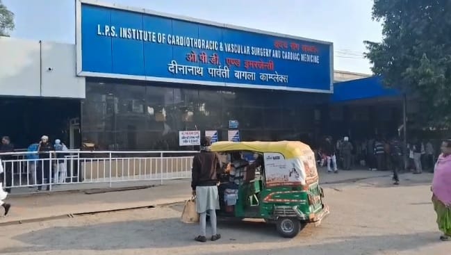 UP: गर्दन - UP: गर्दन की नस से बैलून डालकर फुला रहे दिल का वाॅल्व, प्रदेश में सिर्फ LPS कार्डियोलॉजी में अपनाई जा रही विधि