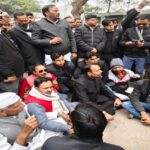 Alankar - Alankar Agnihotri News: दिन में इस्तीफा... रात में निलंबन, अब बरेली में धरने पर बैठे अलंकार अग्निहोत्री