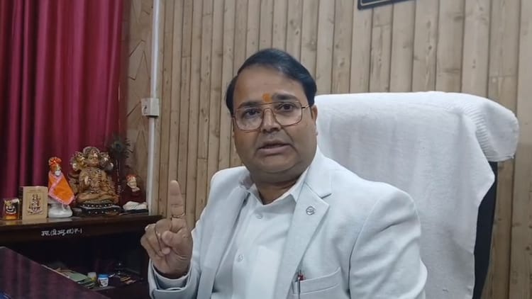 UP News: - UP News: सीएम योगी पर शंकराचार्य की टिप्पणी से आहत होकर डिप्टी कमिश्नर ने दिया इस्तीफा, बोले- योगी मेरे बॉस