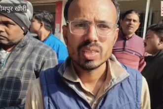 Lakhimpur - Lakhimpur Kheri: बीएलओ से अभद्रता पर भड़के शिक्षक, प्रदर्शन के बाद तहसीलदार को सौंपा ज्ञापन