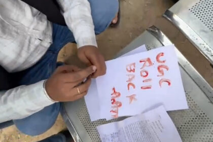 Banda: - Banda: छात्र नेताओं ने कहा- यूजीसी बांटने वाला कानून, प्राचार्य को सौंपा खून से लिखा पत्र