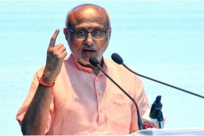 VP India: - VP India: उपराष्ट्रपति बोले- देश की ताकत राष्ट्रीय एकता में है, विकास के लिए सामाजिक सद्भाव जरूरी