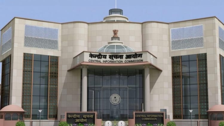 सीआईसी - सीआईसी का अहम फैसला: पत्नी को भरण-पोषण में पति की आय की सामान्य जानकारी का हक, गोपनीयता नहीं रोकेगी सूचना