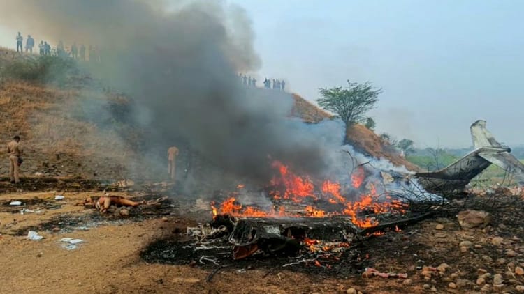 Ajit - Ajit Pawar Plane Crash: पहले विमान में लगी आग, फिर एक के बाद एक धमाके; चश्मदीदों ने बताई खौफनाक मंजर की कहानी
