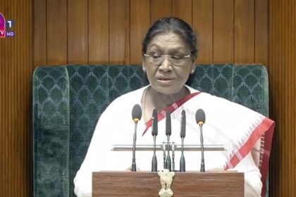 Sansad - Sansad Budget Session LIVE: संसद के बजट सत्र का आगाज, लोकसभा-राज्यसभा के संयुक्त सत्र में राष्ट्रपति का संबोधन