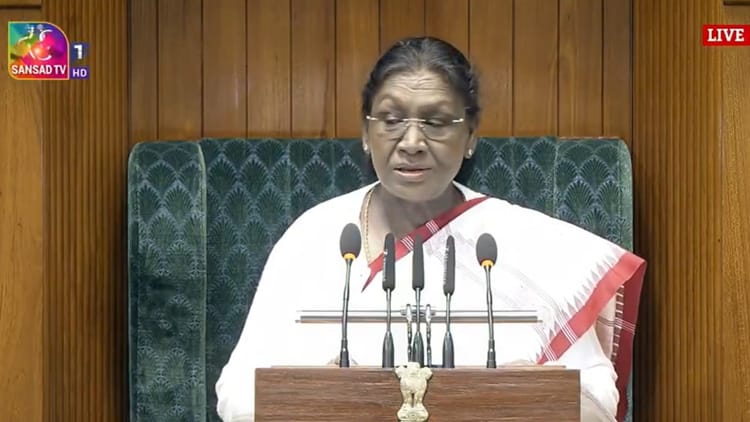 Sansad - Sansad Budget Session LIVE: संसद के बजट सत्र का आगाज, लोकसभा-राज्यसभा के संयुक्त सत्र में राष्ट्रपति का संबोधन
