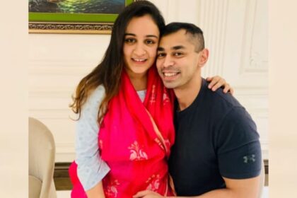 Prateek-Aparna: - Prateek-Aparna: प्रतीक ने अपर्णा यादव के साथ तस्वीर पोस्ट कर लिखा, 'ऑल इज गुड', चल रही थीं तलाक की खबरें