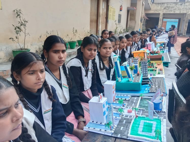 Lakhimpur - Lakhimpur Kheri News: मॉडलों और पोस्टरों के जरिये दिया पर्यावरण संरक्षण का संदेश