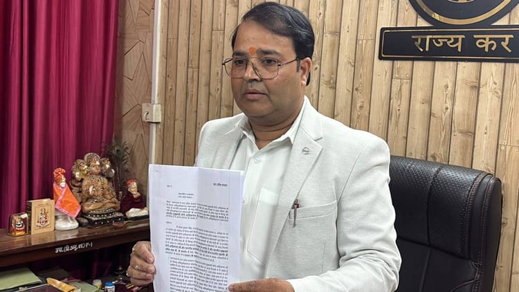 यूपी: - यूपी: शासन को अभी तक नहीं मिला प्रशांत सिंह का इस्तीफा, बीमारी को लेकर भी हुआ नया खुलासा