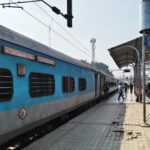 UP News: - UP News: गोमती एक्सप्रेस के आरक्षित कोच में अनधिकृत यात्रियों का कब्जा, 11 यात्रियों की छूटी ट्रेन