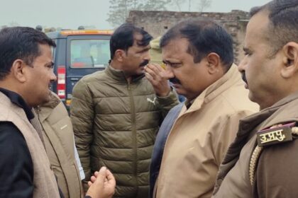 Lakhimpur - Lakhimpur Kheri: पुलिस की मौजूदगी में किया गया दुष्कर्म पीड़िता का अंतिम संस्कार, आरोपी का चाचा गिरफ्तार