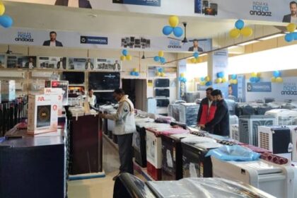 Lakhimpur - Lakhimpur Kheri News: इलेक्ट्रॉनिक बाजार पर छाया सहालग का रंग