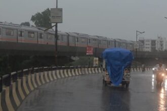 UP Weather - UP Weather Update: दो दिन में 6.8 डिग्री लुढ़का पारा, बारिश-ओलावृष्टि के आसार