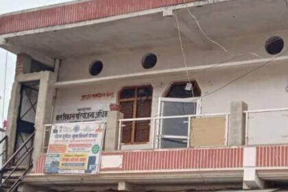 UP News: - UP News: आंगनबाड़ी चयन में भ्रष्टाचार... की गई 1.40 लाख की उगाही, दो बाबू और बिचौलिया के खिलाफ एफआईआर दर्ज