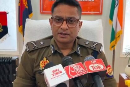 UP News: - UP News: हादसे की फाइल में घूस लेकर किया खेल, आईजी ने एक निरीक्षक और 12 उप निरीक्षकों पर गिराई गाज... निलंबित