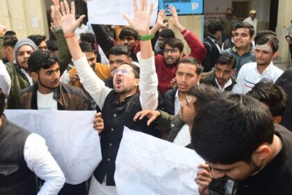 UGC: - UGC: यूजीसी के बहाने बढ़त लेने के मूड में सपा-बसपा, सर्वोच्च न्यायालय के फैसले पर टिकी भाजपा की नजर