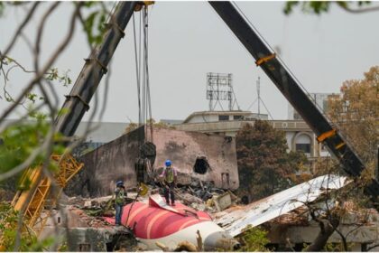 अब भी - अब भी अनसुलझी है 260 मौतों की गुत्थी: जारी है एअर इंडिया विमान हादसे की जांच, AAIB ने कहा- सभी एंगल खंगाल रहे