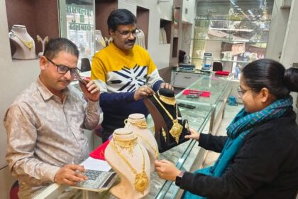 Lakhimpur - Lakhimpur Kheri News: चांदी के दाम आसमान पर, शादी के लिए बढ़ गई लोगों की चिंता