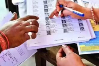 यूपी: - यूपी: पूरे प्रदेश में विशेष मतदाता पंजीकरण अभियान आज से, सभी बूथों पर बीएलओ दिखाएंगे मसौदा मतदाता सूची