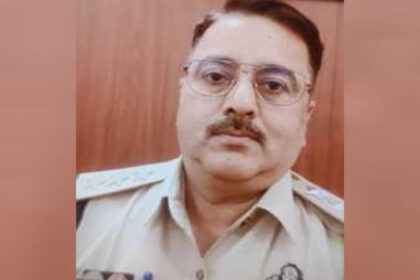 Banda: - Banda: स्क्रैप माफिया प्रकरण में बांदा के जेलर विक्रम निलंबित, अधीक्षक पर विभागीय जांच