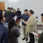 विशेष - विशेष मतदाता पंजीकरण: बूथों का निरीक्षण करने पहुंचे मुख्य निर्वाचन अधिकारी, वोटरों से नाम जुड़वाने की अपील की