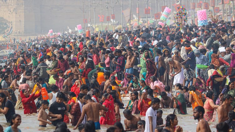 Magh - Magh Purnima 2026 Live: त्रिवेणी पर आस्था का महासागर, 6 बजे तक करीब 60 लाख श्रद्धालुओं के स्नान करने का दावा