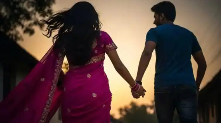 ममता - ममता पर भारी इश्क: थाने में गिड़गिड़ाता रहा पति-बेटा, तीन बच्चों की मां 18 साल के प्रेमी संग गई, पढ़ें मामला