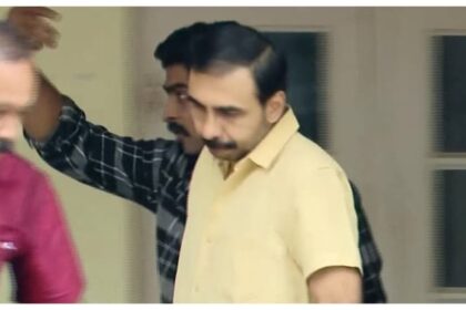 Sabarimala: - Sabarimala: सबरीमला मंदिर से सोना चोरी के आरोपी ने खटखटाया कोर्ट का दरवाजा, एक केस में पहले मिल चुकी है जमानत