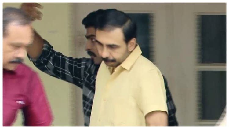 Sabarimala: - Sabarimala: सबरीमला मंदिर से सोना चोरी के आरोपी ने खटखटाया कोर्ट का दरवाजा, एक केस में पहले मिल चुकी है जमानत