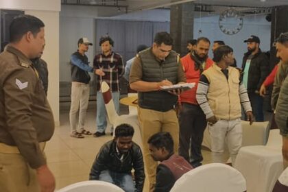 Lucknow: - Lucknow: 500 रुपये की हेराफेरी का आरोप, कैशियर ने लगाया फंदा, लिखा... बेईमानी का धब्बा लेकर नहीं जी सकता