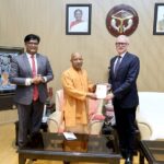 UP: सिंगापुर - UP: सिंगापुर की कम्पनी एपी मोलर माएर्स्क के प्रमुख ने की मुख्यमंत्री योगी से मुलाकात, निवेश पर हुई चर्चा