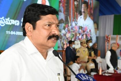 Nara - Nara Lokesh: 'घर पर फेंके पेट्रोल बम, मुझे जान का खतरा', YSRCP नेता जोगी रमेश ने नारा लोकेश पर लगाए गंभीर आरोप