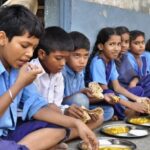 Karnataka: - Karnataka: बीदर के सरकारी स्कूल में मिड-डे मील खाने के बाद 45 से अधिक बच्चे बीमार, सभी अस्पताल में भर्ती