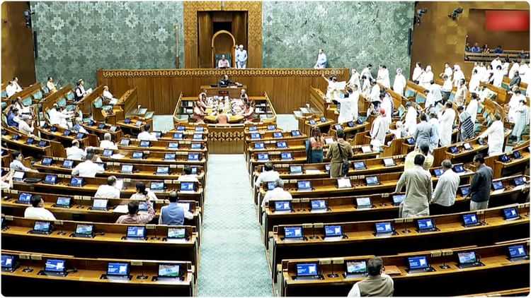 सदन में - सदन में हंगामे पर सख्ती: निलंबित सांसदों के दैनिक भत्ता से समितियों तक एंट्री पर रोक; और क्या नहीं कर पाएंगे?