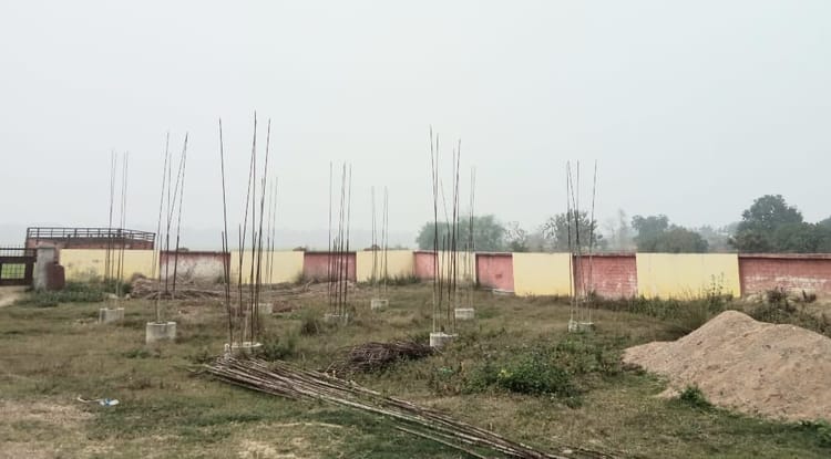 Lakhimpur - Lakhimpur Kheri News: ओवरहेड टैंक का निर्माण कराए बिना सामग्री उठा ले गया ठेकेदार