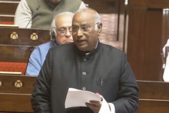 Kharge - Kharge In Rajya Sabha: BJP पर कांग्रेस का हमला, खरगे बोले- इनके लिए महिलाएं केवल वोट बैंक, देश की हालत बिगाड़ी