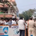 Andhra - Andhra Pradesh: पूर्व मंत्री अंबाटी रामबाबू के घर पर हमला, जगन मोहन रेड्डी मिलने पहुंचे; TDP पर लगाया आरोप