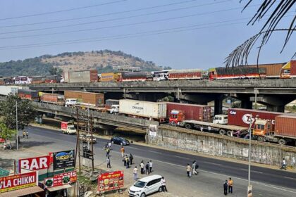 Traffic - Traffic Jam: मुंबई-पुणे एक्सप्रेसवे पर लगा 25 किमी लंबा जाम, हजारों लोग फंसे; दुर्घटनाग्रस्त हुआ था गैस टैंकर