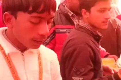 Lakhimpur - Lakhimpur Kheri: प्रशिक्षण कार्यक्रम में खराब गुणवत्ता का भोजन मिलने पर भड़के आपदा मित्र, नारेबाजी की